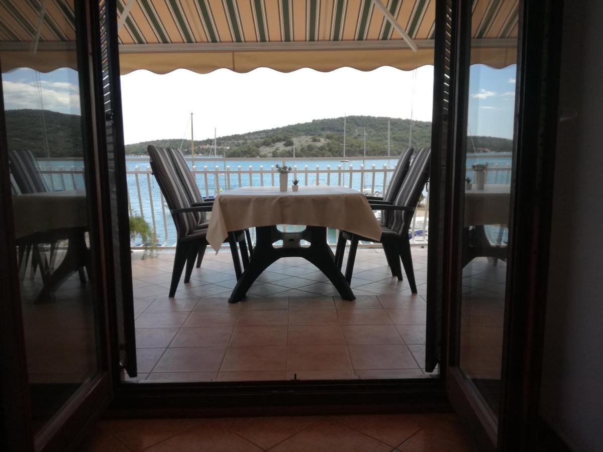 Apartments Nera Tisno Exterior foto