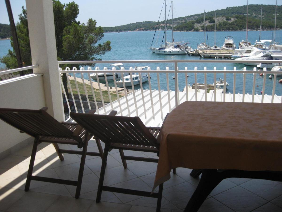 Apartments Nera Tisno Exterior foto